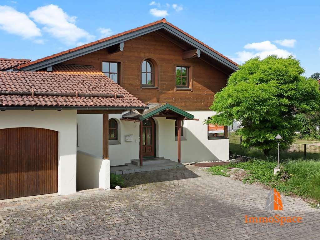 Immobilie in Fridolfing - **Traumhaus mit XL-Garten, Stadel, Doppelgarage uVm.** - Bild 3