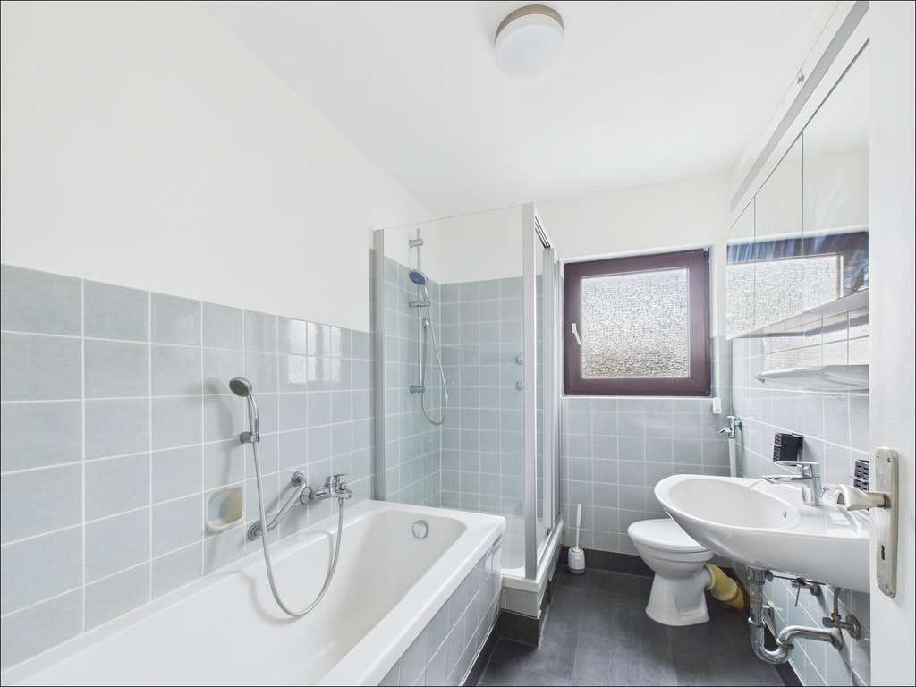 Immobilie in Haibach - Charmantes 2-Familienhaus mit vielfältigen Nutzungsmöglichkeiten in Haibach - Bild 3