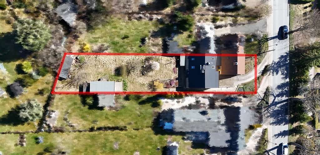 Immobilie in Lauter-Bernsbach - Zwei Häuser zum Preis von einem? Interessante Immobilie mit schönem Grundstück in Lauter-Bernsbach - Bild 1