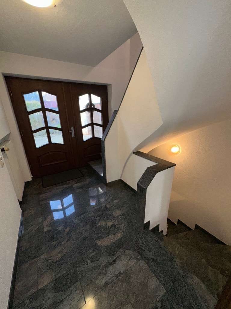 Immobilie in Bad Säckingen - Modernisiertes Wohnjuwel: Großzügiges Mehrfamilienhaus mit Doppelgarage - Bild 2