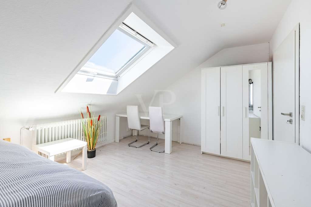 Immobilie in Karlsruhe - Charmante 2-Zimmer-Dachgeschosswohnung mit Potenzial - Bild 4