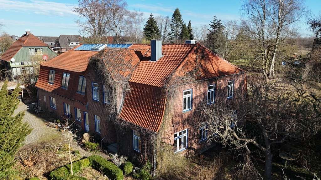 Immobilie in Rickling - Großzügiges Bauernhaus mit vermieteter Einliegerwohnung in Ricklingen - Bild 1