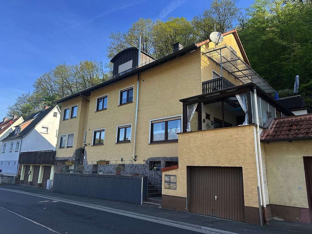 Immobilie in Aschaffenburg - Flexible Wohnlösung: Leerstehende ETW 
mit vermietetem Apartment - Bild 0