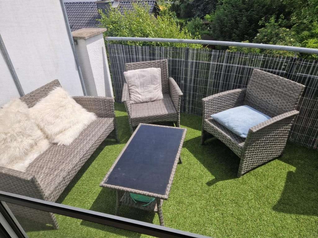 Immobilie in Bischofsheim - Provisionsfrei: Helle 2-Zi-DG Wohnung mit Balkon und fest zugeordnetem Stellplatz in Bischofsheim - Bild 1