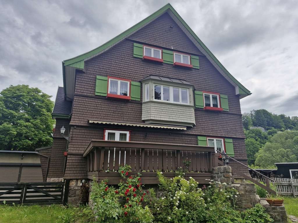 Immobilie in Olbernhau - Ein Stück Welterbe: Historisches Holzhaus in schöner Lage von Olbernhau! - Bild 3