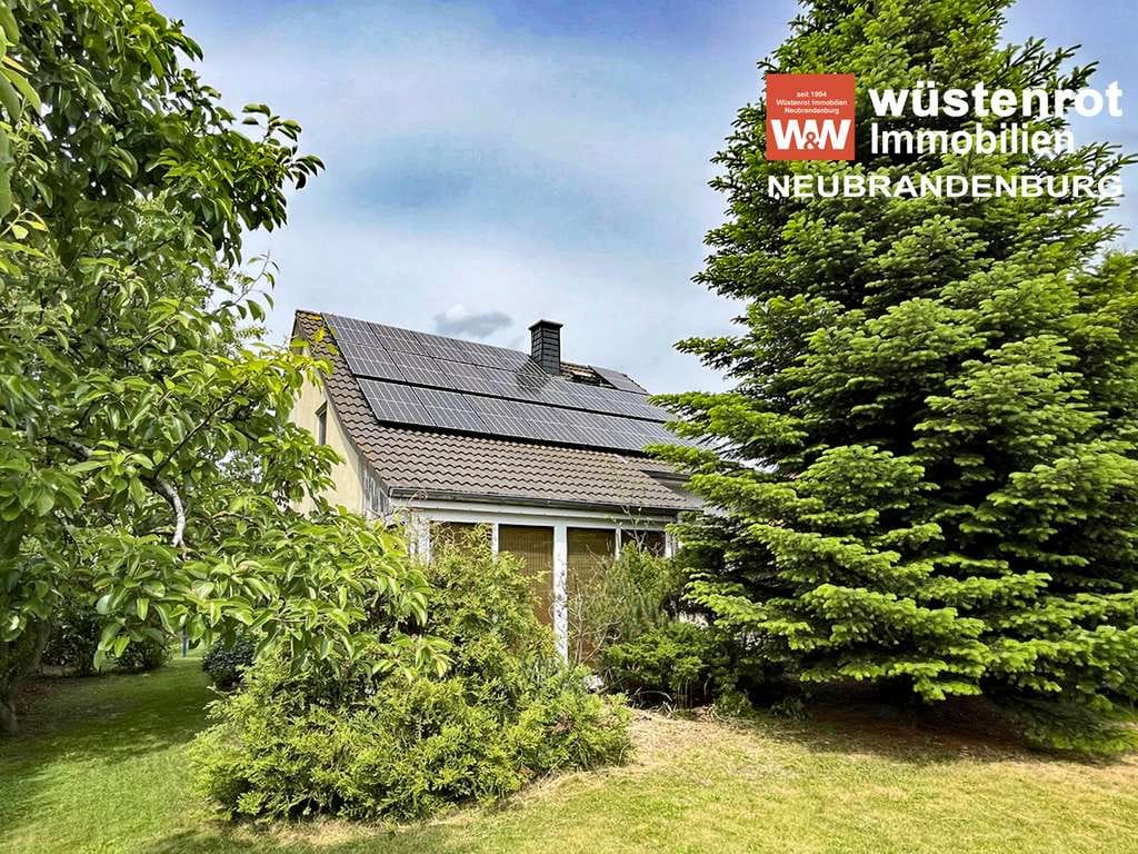 Immobilie in Burg Stargard - OASE IM GRÜNEN: WINTERGARTEN + PHOTOTOVOLTAIKANLAGE + EINBAUKÜCHE + KAMINOFEN + MASSIVES GARTENHAUS - Bild 0