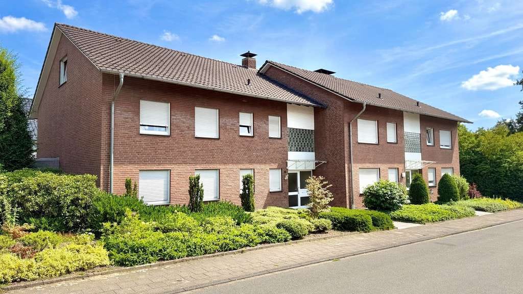 Immobilie in Südlohn - Mehrfamilienhaus mit sechs Wohneinheiten und fünf Garagen in Südlohn
 - Bild 1
