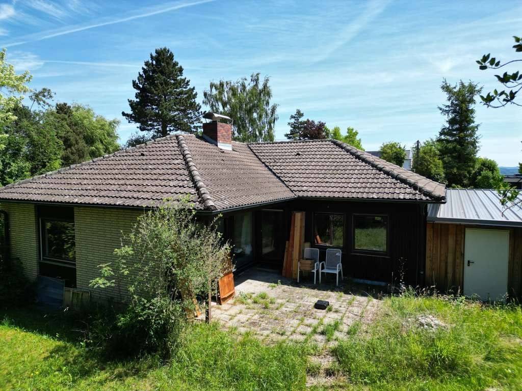 Immobilie in Fronreute - Idyllischer Bungalow in Ortsrandlage mit sehr großem Grundstück und Ausbaupotenzial - Bild 2