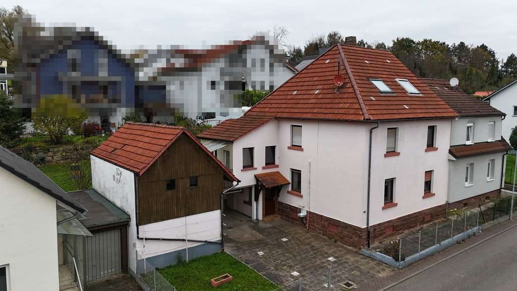 Immobilie in Pfinztal - Charmantes Einfamilienhaus in Karlsruhe-Pfinztal mit besonderem Grundriss – provisionsfrei - Bild 1