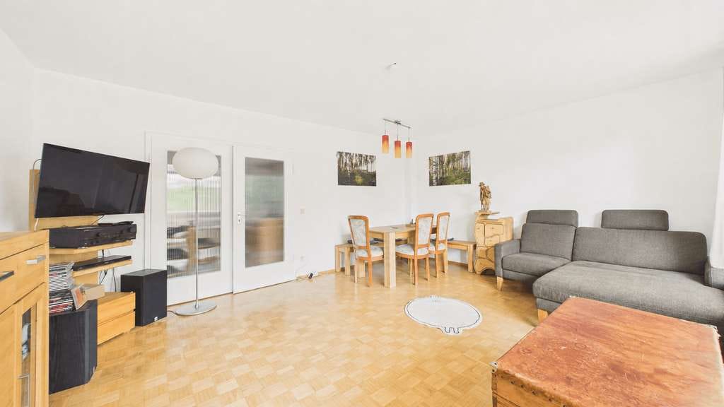 Immobilie in Krailling - HEGERICH: Helle 3-Zimmer-Wohnung im 2. Obergeschoss mit zwei Balkonen - Krailling am Rand zu Planegg - Bild 2