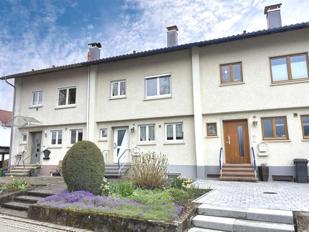 Immobilie in Bad Saulgau - Charmantes Reihenmittelhaus mit Garten, Balkon und Garage in ruhiger Lage - Bild 0