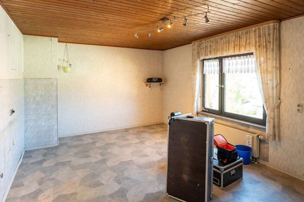 Immobilie in Montabaur - VOR DEN TOREN VON MONTABAUR UND NAHE DER A3!!! - Haus mit Potential! - Bild 2