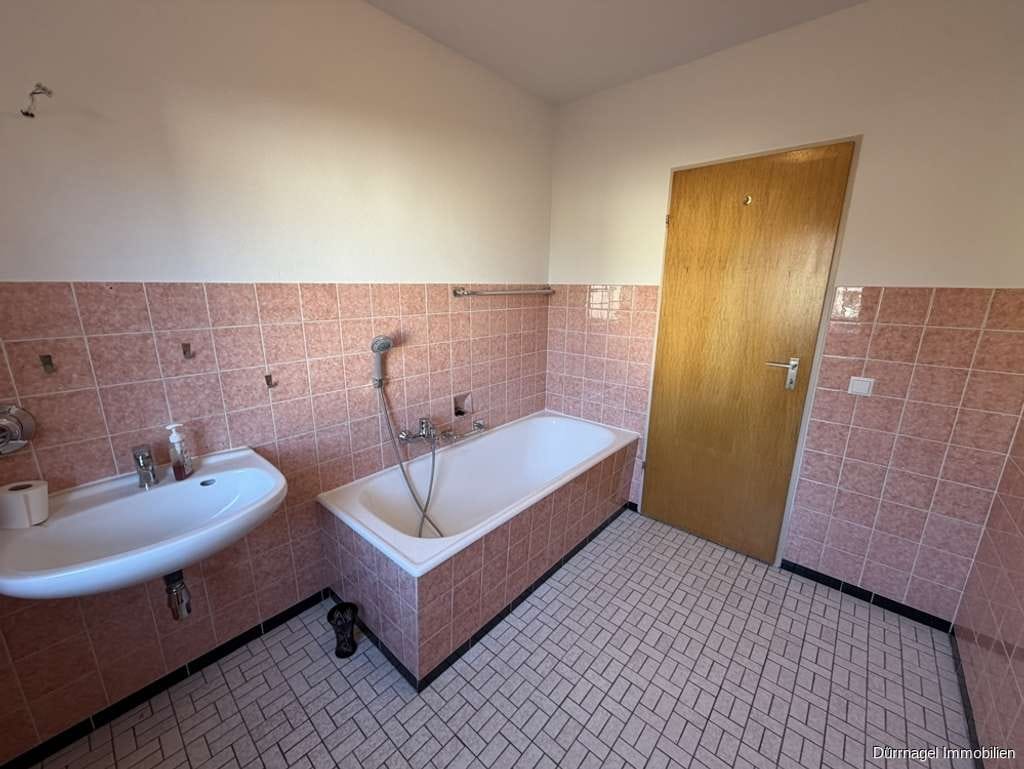 Immobilie in Wassertrüdingen - Zwei-Zimmer-Wohnung in zentraler Lage von Wassertrüdingen - Bild 2