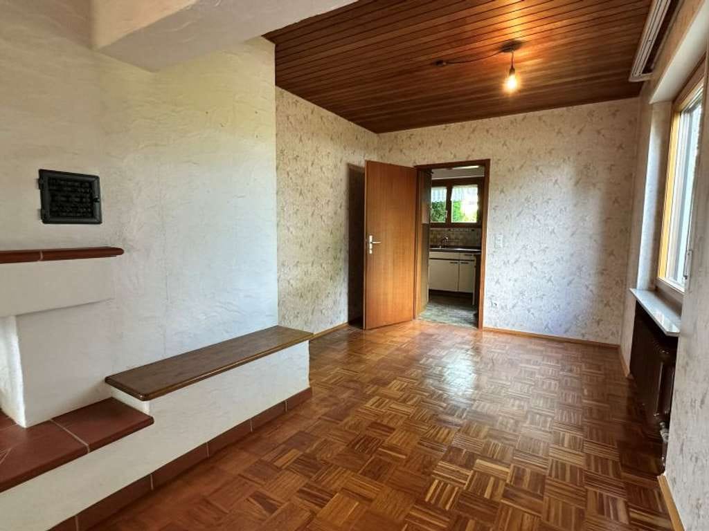 Immobilie in Walddorfhäslach - Wohnen im Grünen: Großzügiges Haus mit ebenerdiger Hauptwohnung und flexiblem Dachgeschoss - Bild 2