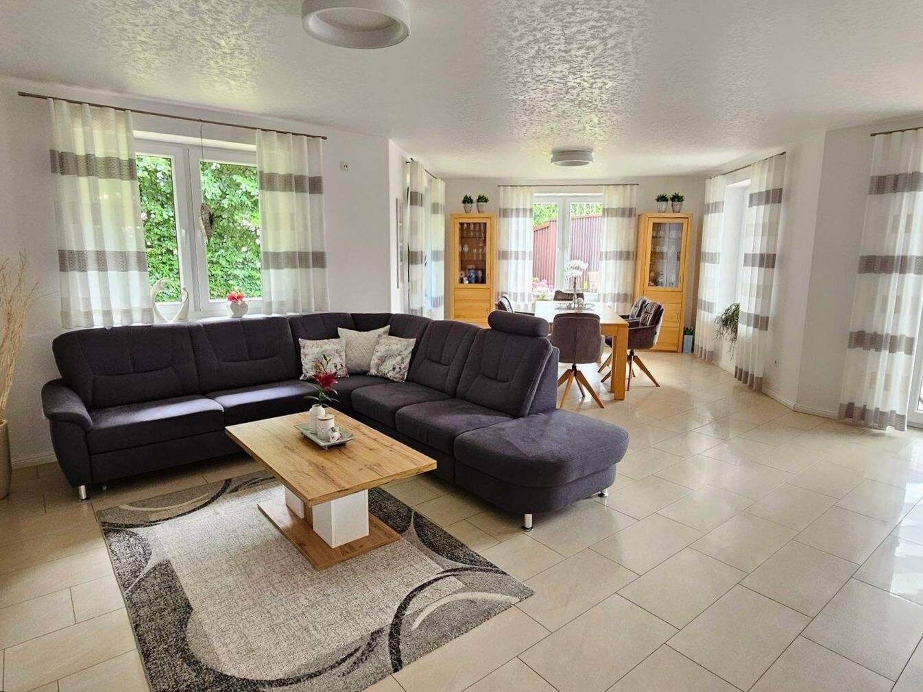 Immobilie in Löningen - Super gepflegter Bungalow mit ausgebautem Dachgeschoss und EBK, Badmöbel, etc. inklusive!!Überdachte und freie Terrasse! Carport mit Geräteraum! - Bild 3
