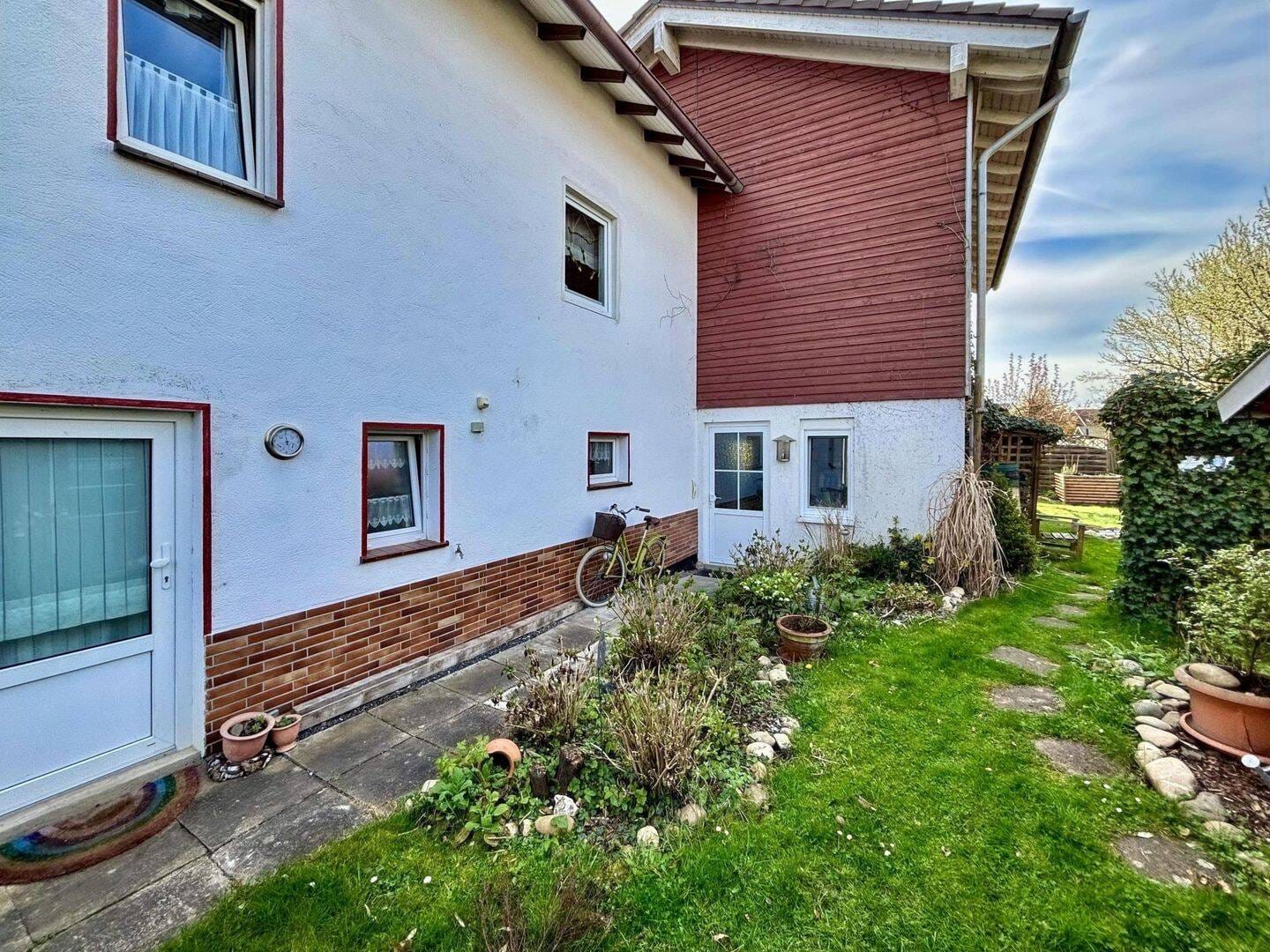 Immobilie in Edertal - Attraktives Zweifamilienhaus mit Einliegerwohnung-vielseitiges Wohnkonzept mit Vermietungspotenzial - Bild 2