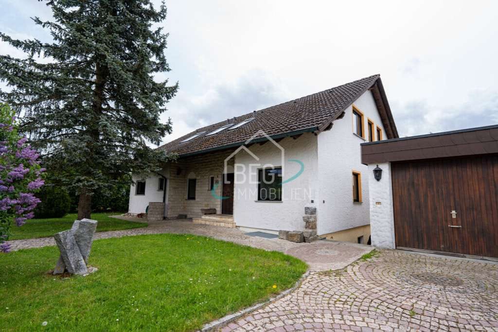 Immobilie in Fichtenau - Großzügiges Zweifamilienhaus mit Garten und Doppelgarage in ruhiger, naturnaher Lage - Bild 0