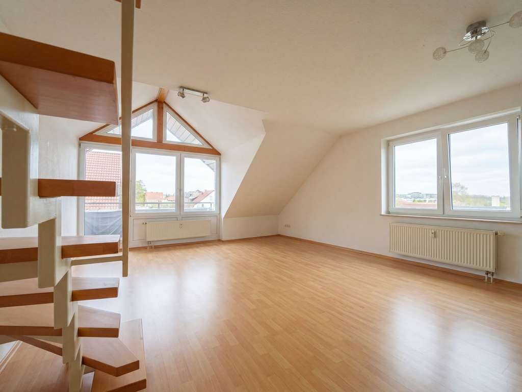 Immobilie in Ochsenhausen - Charmante 2,5-Zimmer-Dachgeschosswohnung mit Balkon und Stellplätzen in Ochsenhausen - Bild 4