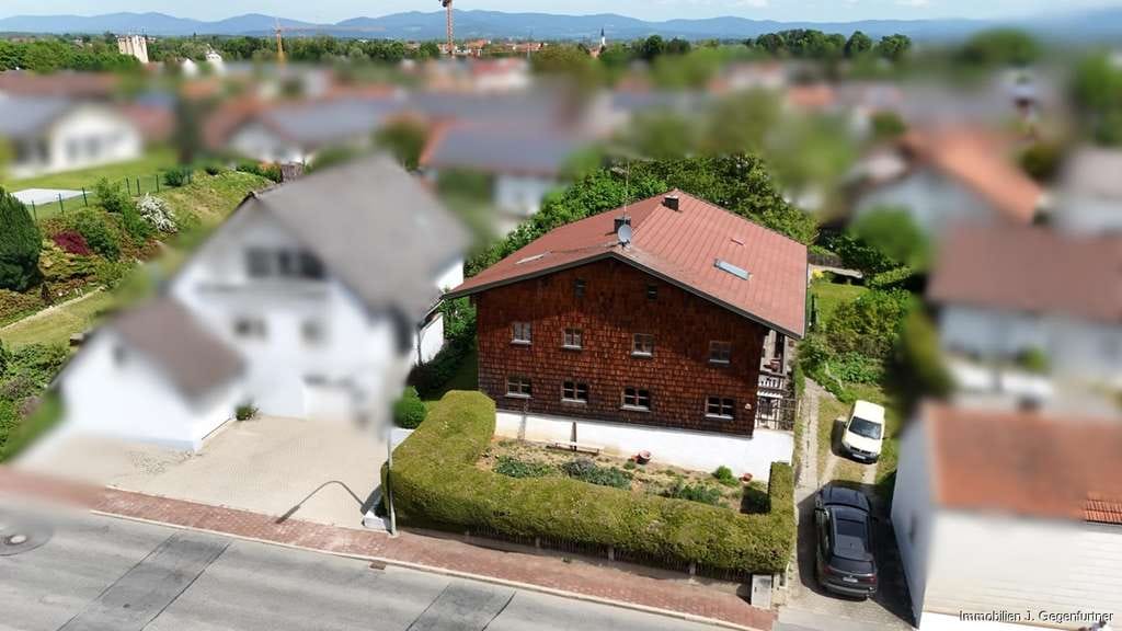 Immobilie in Osterhofen - Ehemaliges Bauernhaus in Osterhofen-Altenmarkt- sehr gepflegt- renoviert - Bild 0