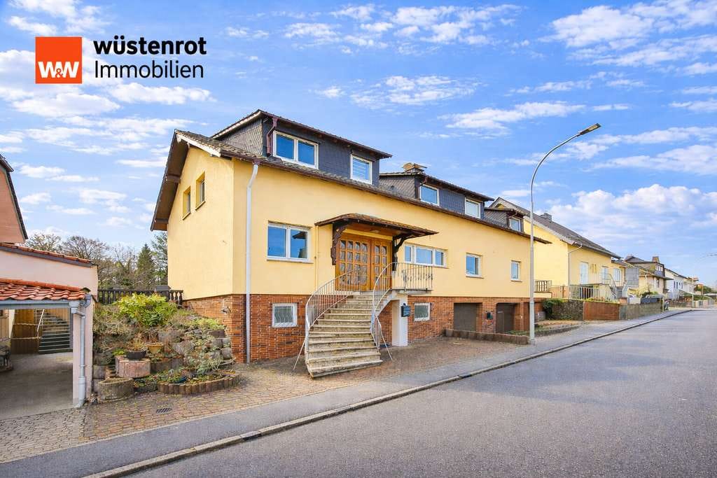 Immobilie in Büdingen - Paradies für 2 (Familien)! Büdingen OT, ca. 250 m² Wfl, 2 Kamine, Feldrandlage, 3 Garagen & Wallbox! - Bild 0