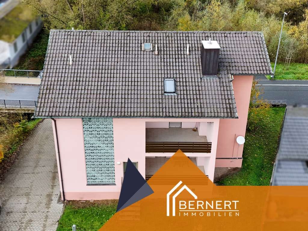 Immobilie in Lichtenfels - Großzügiges Dreifamilienhaus mit Balkon, Terrasse und vielseitigem Nutzungspotenzial - Bild 4