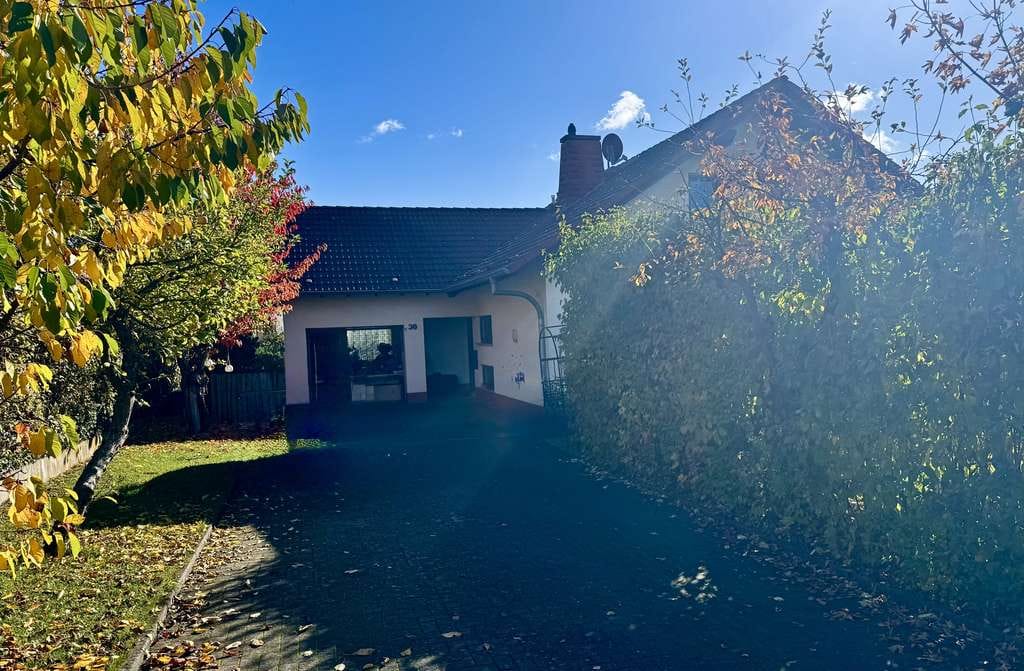 Immobilie in Hünfeld - Einfamilien-Wohnhaus mit Einliegerwohnung in bester Lage zu verkaufen ! - Bild 1