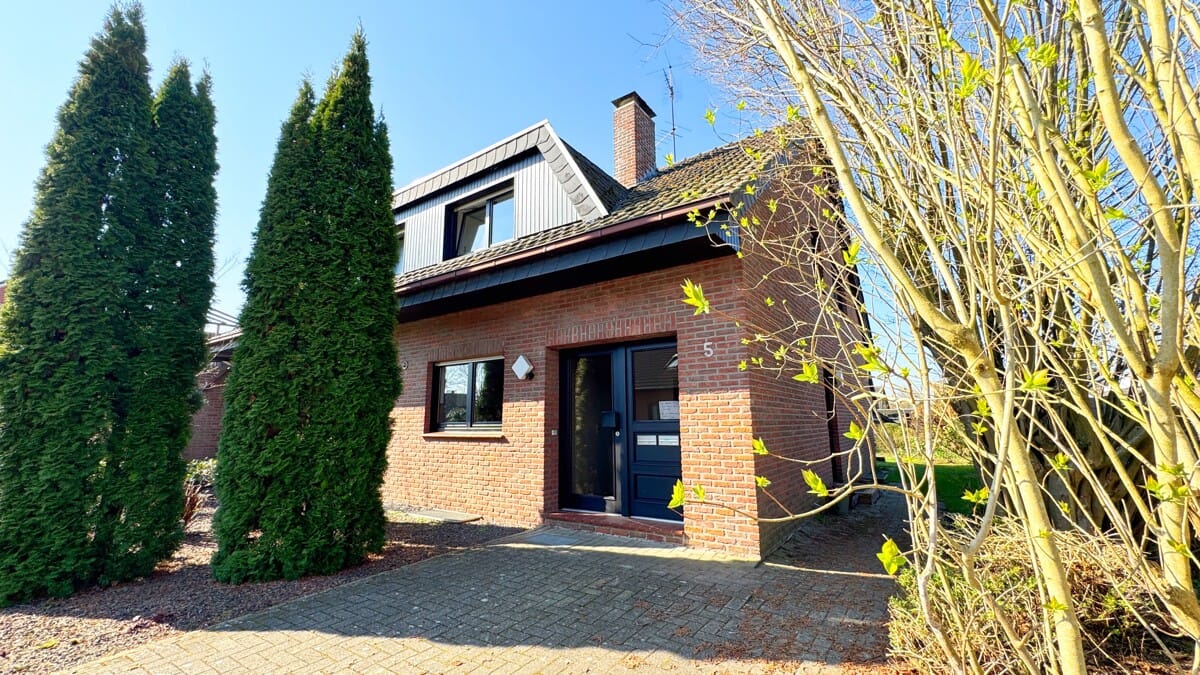 Immobilie in Neuenhaus - Zweiparteienhaus mit Garten und Doppelgarage in Neuenhaus - Bild 1