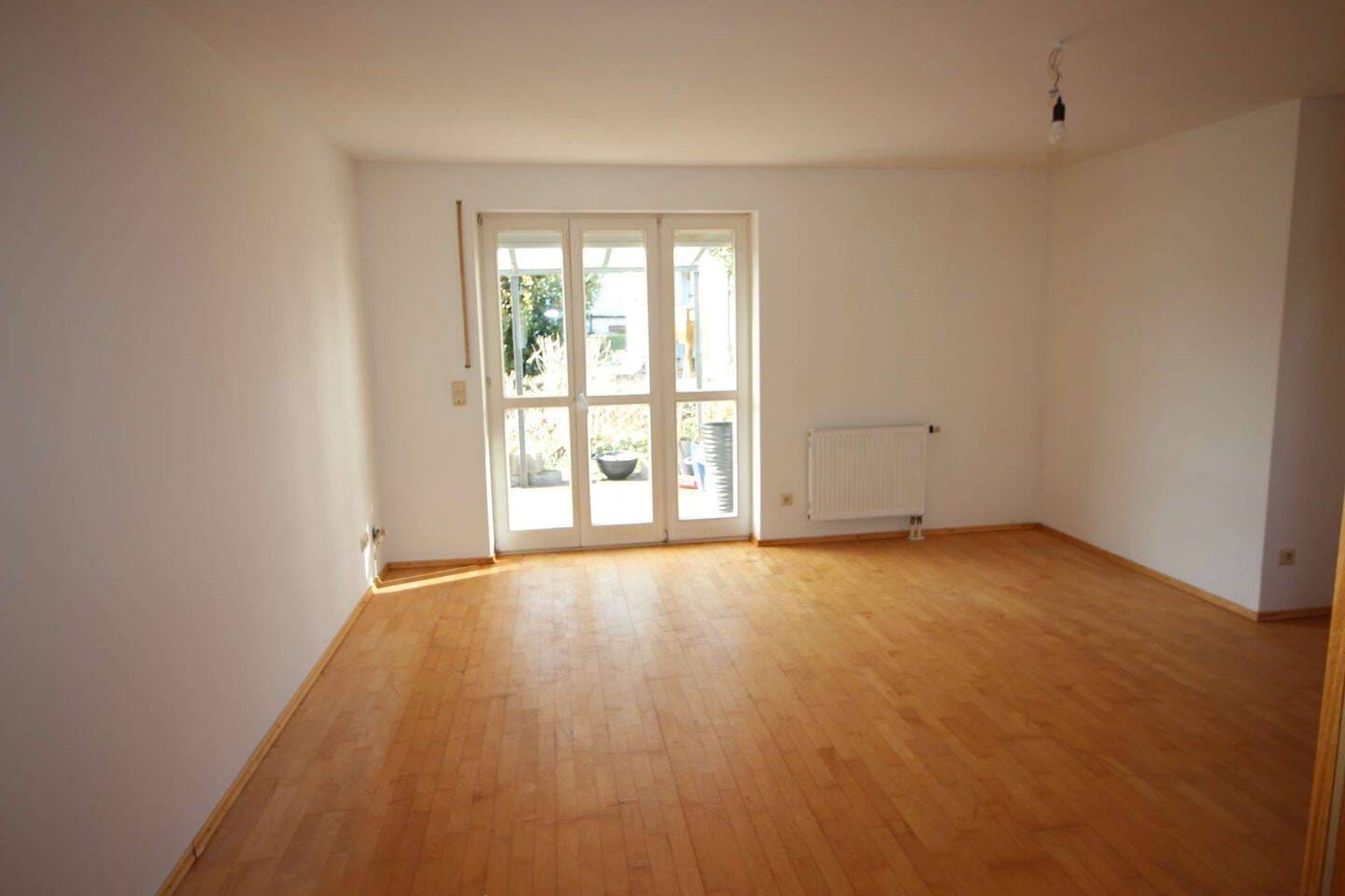 Immobilie in Deggendorf - Schöne 3-Zimmer-Erdgeschoss-Wohnung mit Terrasse in Deggendorf / Mietraching - Bild 1