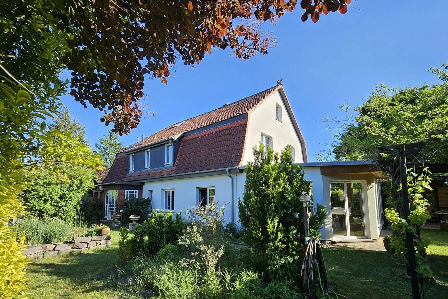 Immobilie in Oberkrämer - Mehr Platz fürs Leben: Großzügiges Familienanwesen mit Einliegerwohnung auf über 1.857 m² Grundstück - Bild 0