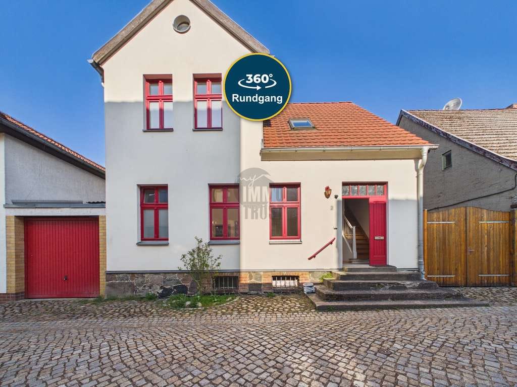 Immobilie in Fürstenberg/Havel - CHARMANTES HAUS IN TOP LAGE MIT ZUSÄTZLICH 3 ZIMMER (45 M²) AUSBAUOPTION & FERIENPOTENZIAL - Bild 0