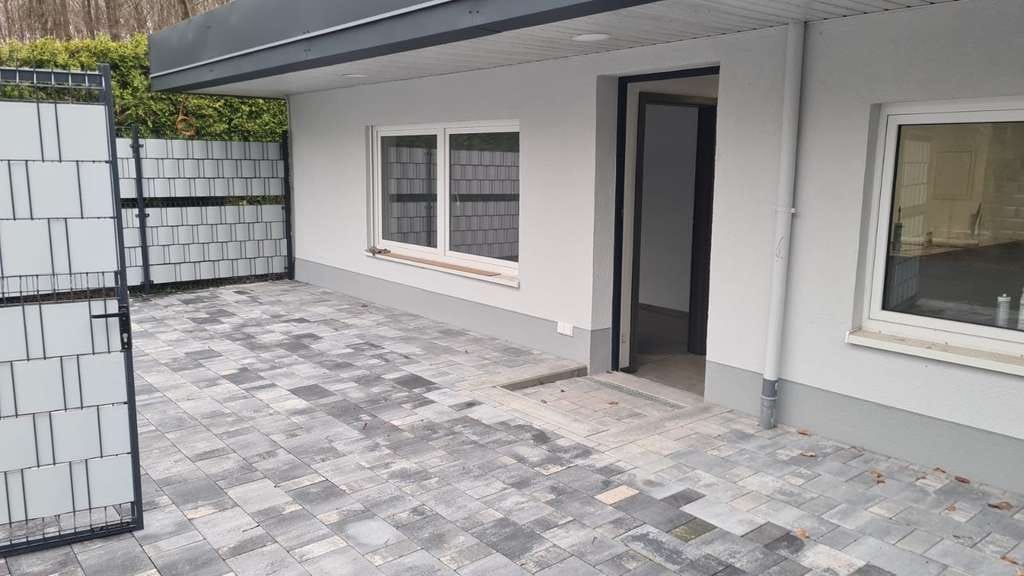 Immobilie in Kleinmaischeid - Investitionsobjekt mit Potenzial: Hostel mit zwei Wohneinheiten und Imbissanschluss - Bild 1