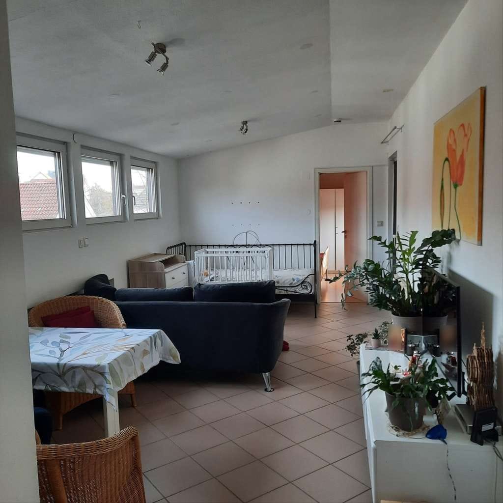 Immobilie in Esslingen am Neckar - INNENSTADTNAHE 2-Zi.DG-WOHNUNG - mit Balkon und Abstellraum in Oberesslingen - 137-24 - Bild 0