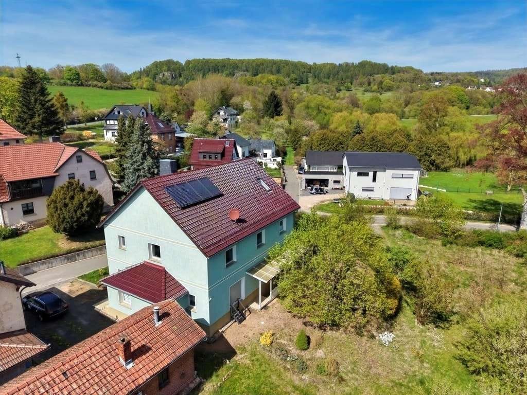 Immobilie in Bad Liebenstein - Ein Zuhause, zwei Möglichkeiten – stilvoll saniert & bereit für Ihre Zukunft - Bild 3