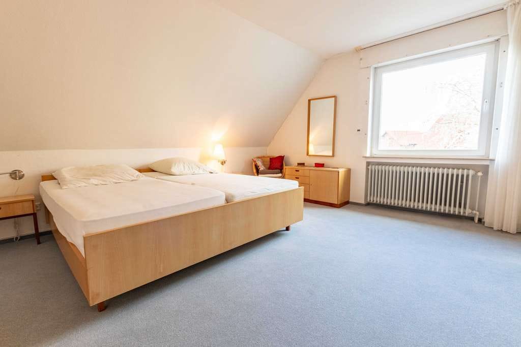 Immobilie in Emden - Raumwunder für die ganze Familie – 8 Zimmer in Emden-Wolthusen - Bild 4