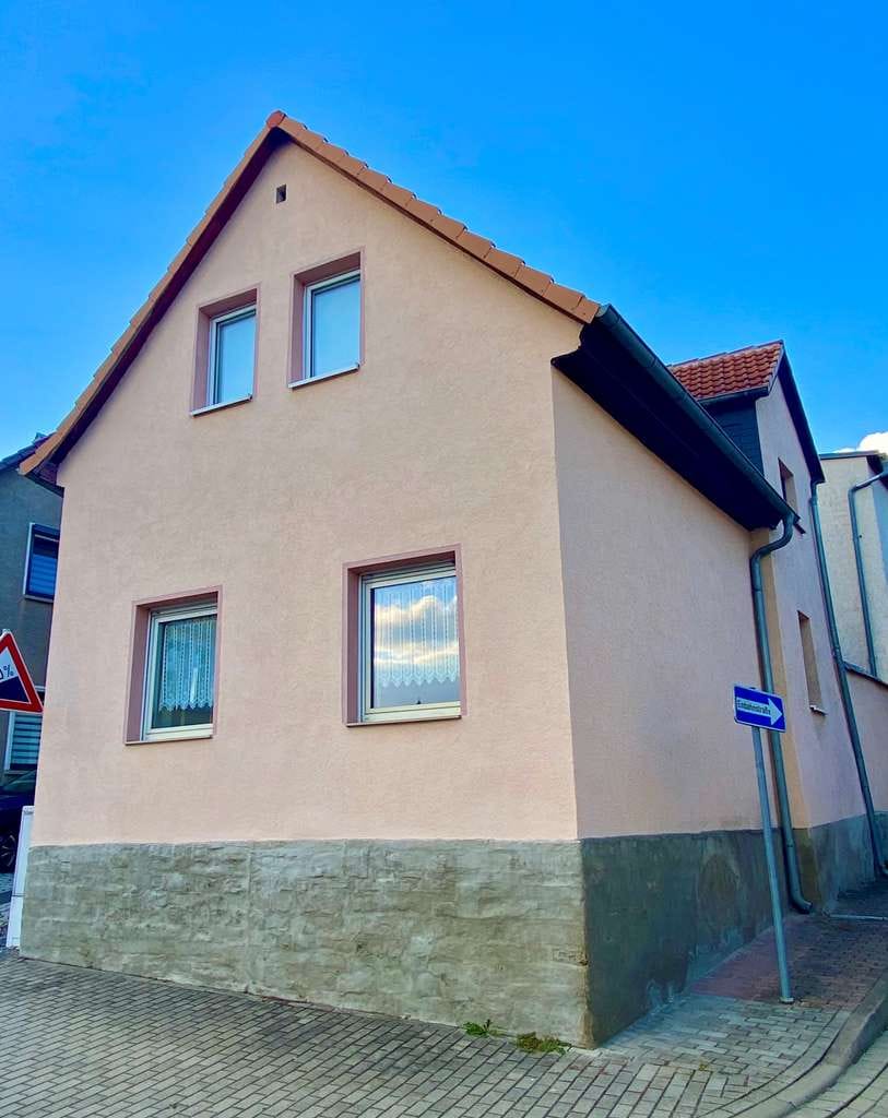 Immobilie in Hettstedt - Einfamilienhaus mit historischen Charme in Hettstedt- saniert, gepflegt und mit gemütlichen Innenhof - Bild 0