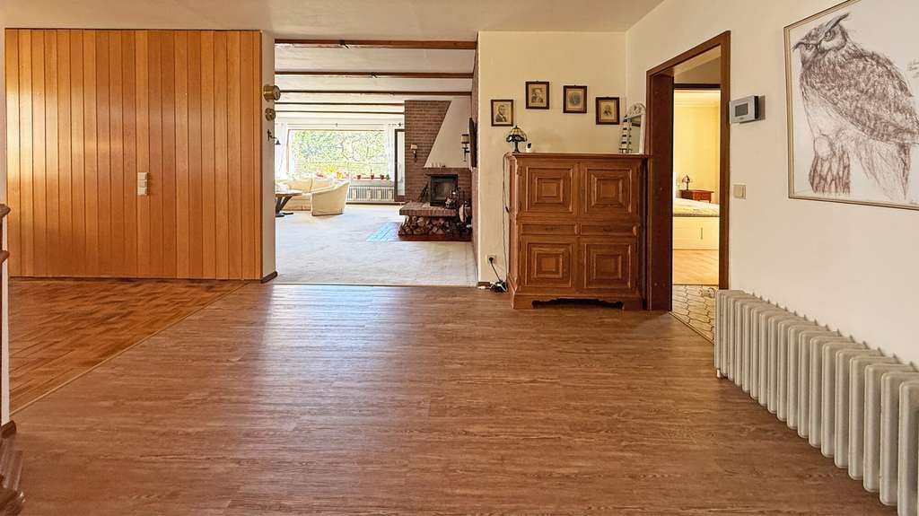 Immobilie in Ahrensburg - Einfamilienhaus mit besonderem Wohncharakter in fußläufiger Zentrumslage – Wentzel Dr. - Bild 2