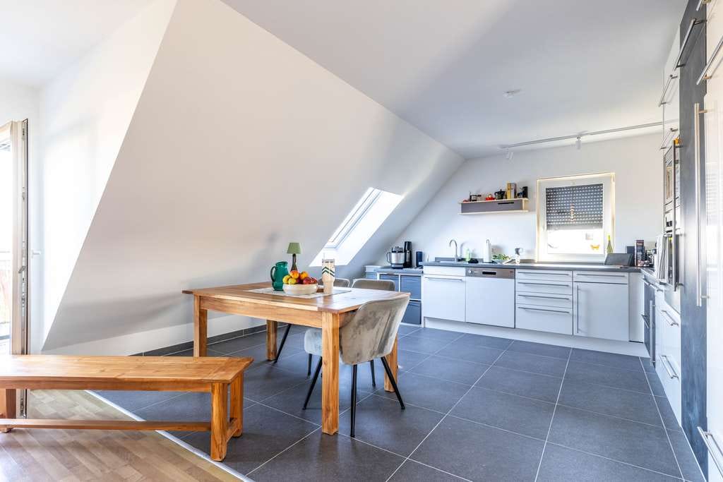Immobilie in Kahl am Main - Kahl am Main: Schöne, vermietete 2-Zimmer-Dachgeschoss-Wohnung mit Dachterrasse in Ortsrandlage - Bild 2