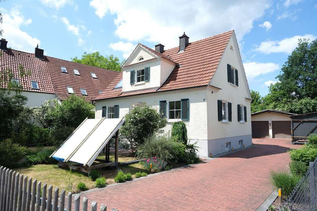 Immobilie in Mertingen - Charmantes Einfamilienhaus mit romantischem Garten in Mertingen - Bild 1