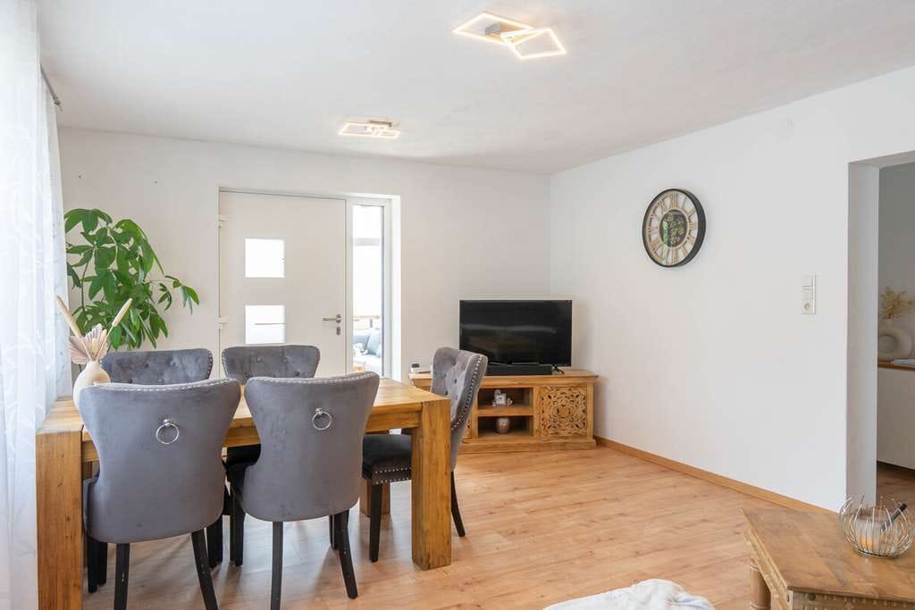 Immobilie in Ellerstadt - Modernisiertes Einfamilienhaus mit PV-Anlage und Dachterrasse in Ellerstadt! - Bild 4