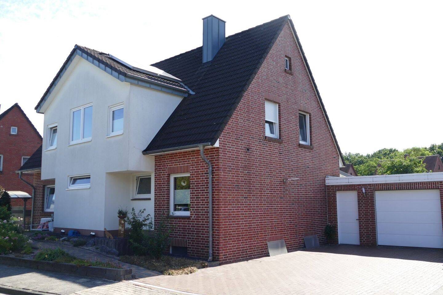 Immobilie in Lingen (Ems) - Gepflegtes Zweifamilienhaus in zentraler Lage von Lingen (Ems) - Bild 1