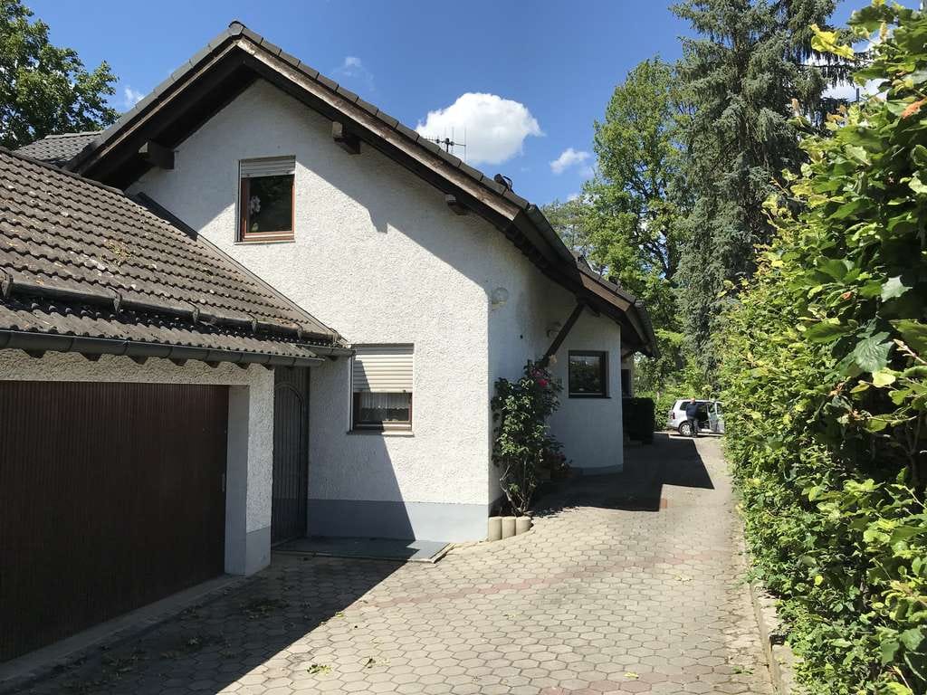 Immobilie in Unterföhring - Attraktive 2-Zimmer-Dachterrassenwohnung am Isarhochufer in Unterföhring in einer Villa mit 6 Whg - Bild 0