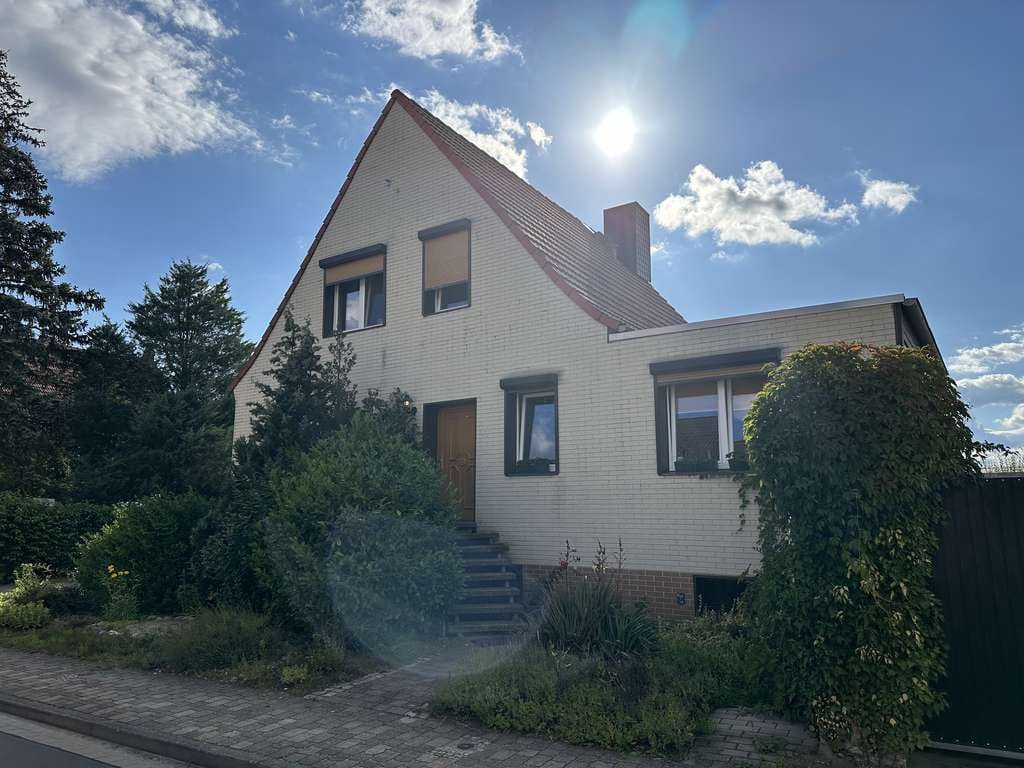 Immobilie in Tangerhütte - Einfamilienhaus mit 6,5 Zimmern und Garage in Hüselitz - Bild 1