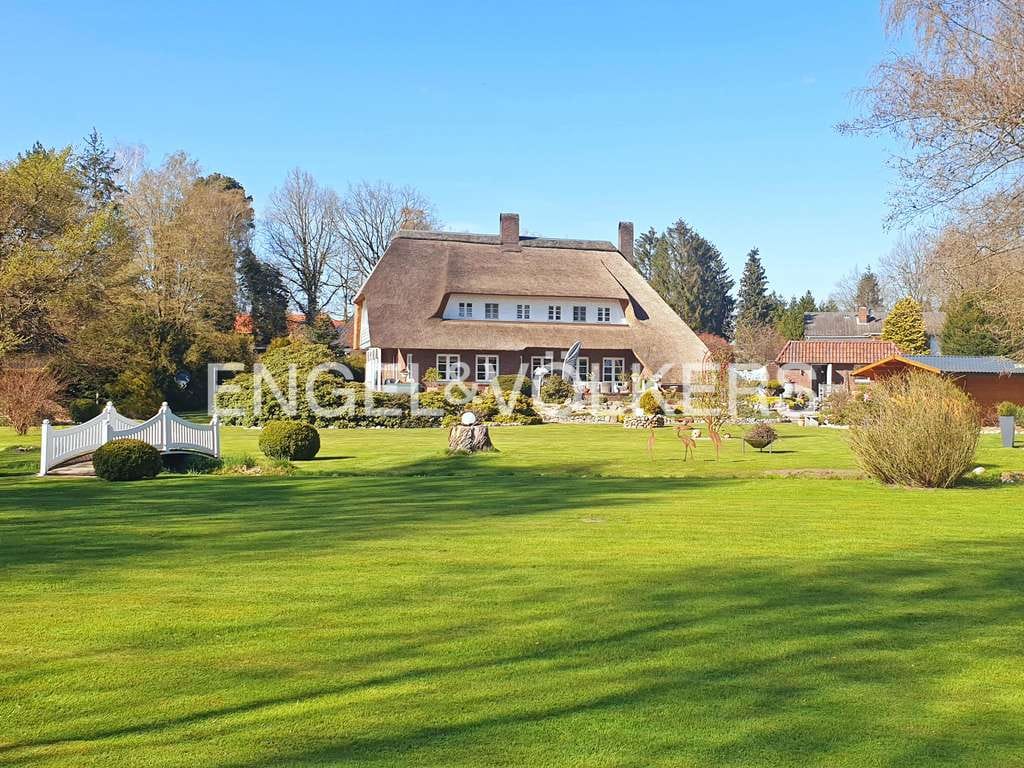 Immobilie in Drestedt - Exklusives Reetdachanwesen auf traumhaftem, parkähnlichen Grundstück - Bild 1