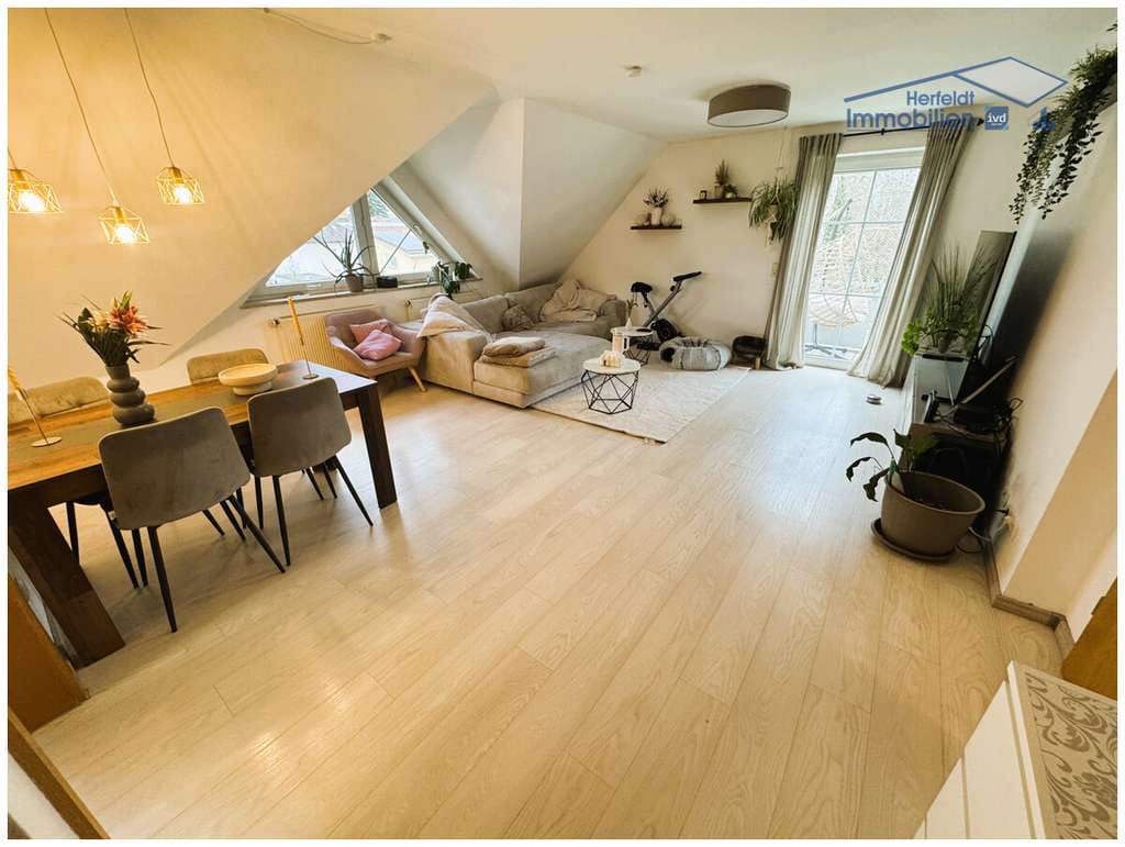 Immobilie in Klosterlechfeld - Exklusive 3,5-Zimmer-Maisonette in ruhiger Lage mit Balkon & 4 Stellplätzen - sofort bezugsfrei - Bild 1