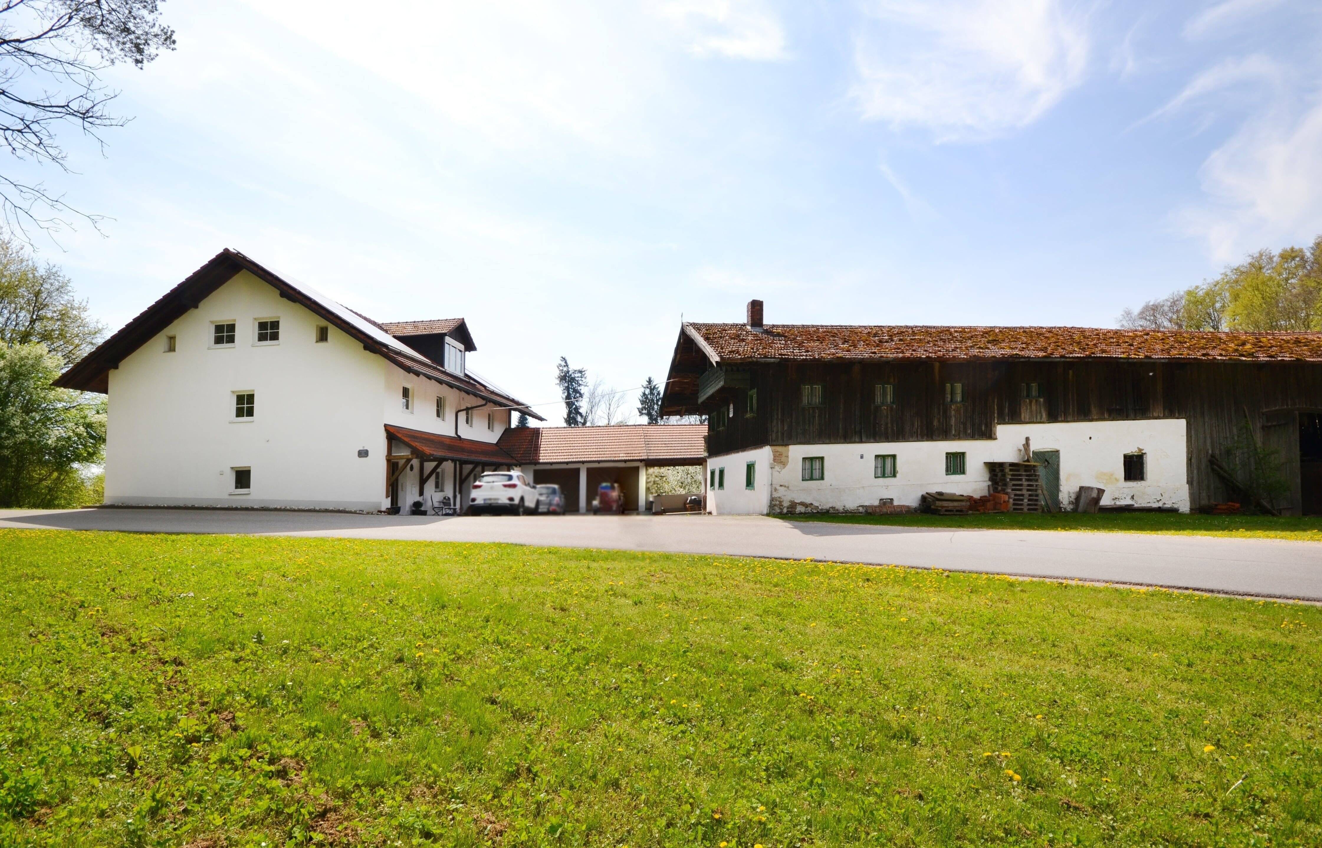 Immobilie in Perach - Hofstelle Neumühle 22 1/2 & Baudenkmal Neumühle 22 - Bild 1
