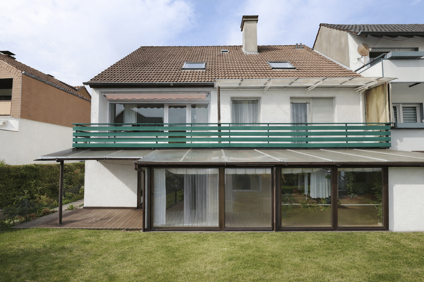 Immobilie in Iserlohn - Attraktives Wohn- und Geschäftshaus mit 3 Ladenlokalen und 3 Wohnungen in Iserlohn-Nußberg - Bild 0
