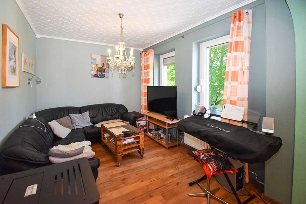Immobilie in Bockenem - Charmantes Ein- bis Zweifamilienhaus mit idyllischem Garten - Bild 1
