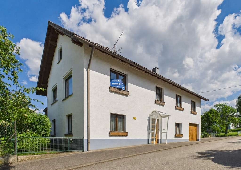 Immobilie in Fluorn-Winzeln - Viel Platz für die ganze Familie – gepflegtes Zuhause mit großem Grundstück - Bild 1