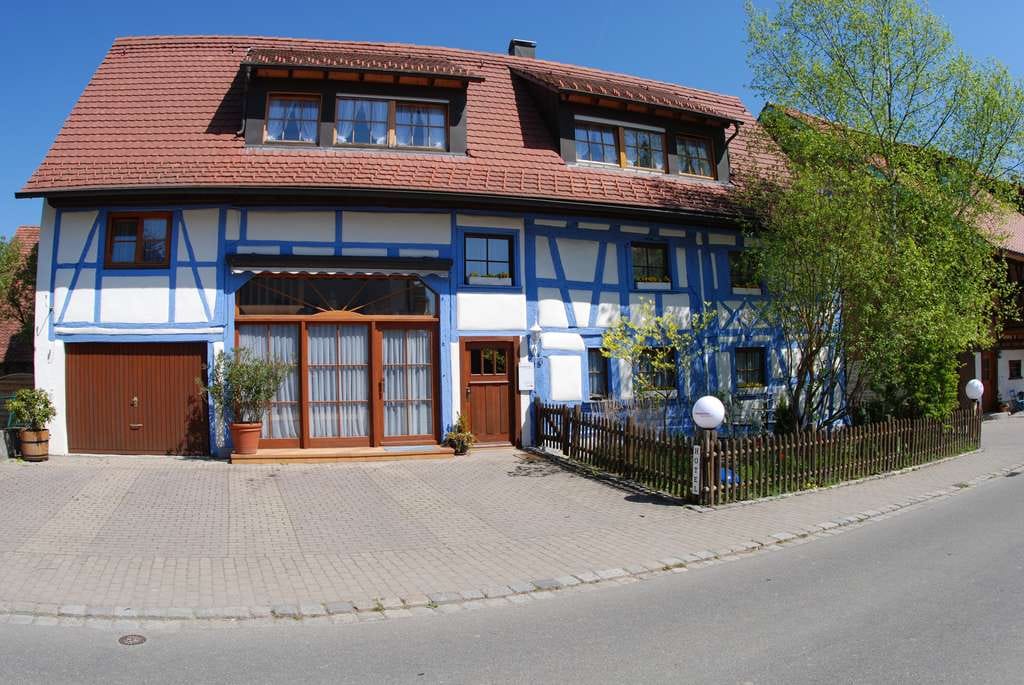Immobilie in Immenstaad am Bodensee - Mehrfamilienhaus mit Potenzial- bis zu 5 Wohneinheiten möglich - Bild 0