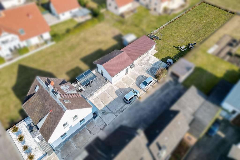 Immobilie in Oberhaid - Attraktives Wohnpaket: Saniertes Zweifamilienhaus + Nebengebäude als eigene Einheit in Staffelbach - Bild 0